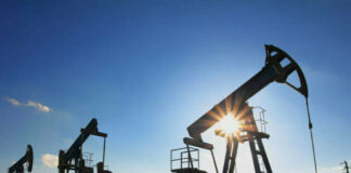 Oil Prices Dip Amid Rising U.S. Crude Stockpiles and Tariff Concerns