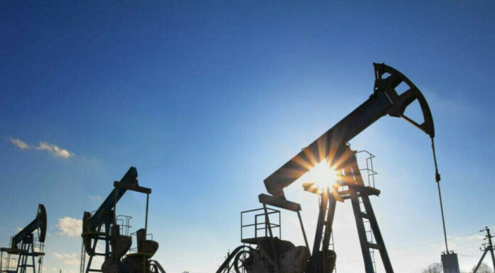 Oil Prices Dip Amid Rising U.S. Crude Stockpiles and Tariff Concerns