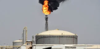 Oil Prices See Modest Increase Amid Supply Concerns and Ukraine Peace Talks