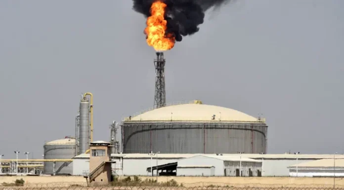 Oil Prices See Modest Increase Amid Supply Concerns and Ukraine Peace Talks