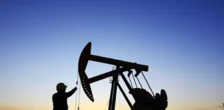 Oil Prices Edge Up Amid Global Market Uncertainty