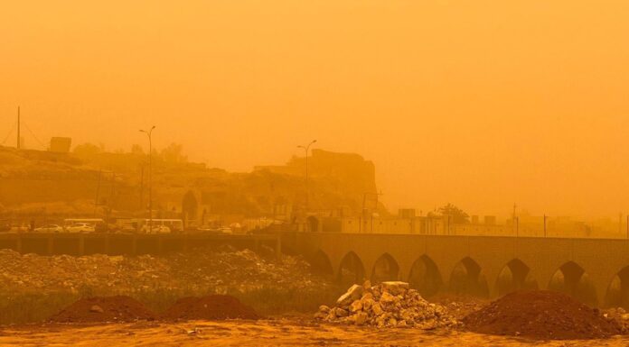 Dust Storm Disrupts Northern Iraq, Sends Hundreds to Hospitals