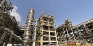 Iraqi Official Rejects Claims of Building Refineries Abroad