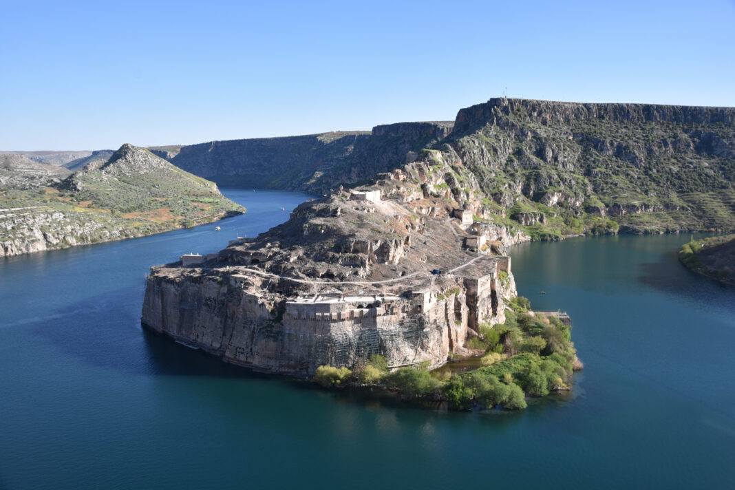 Iraq’s Euphrates River Faces Dangerous Pollution Crisis