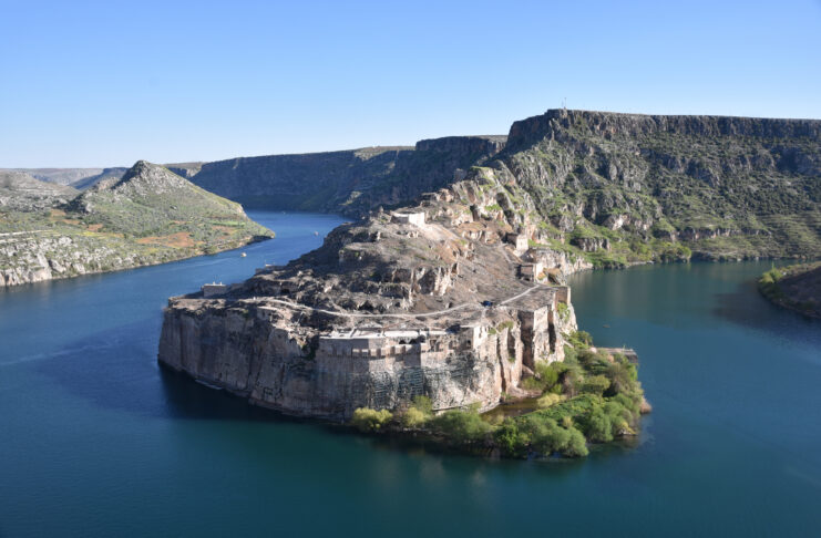 Iraq’s Euphrates River Faces Dangerous Pollution Crisis